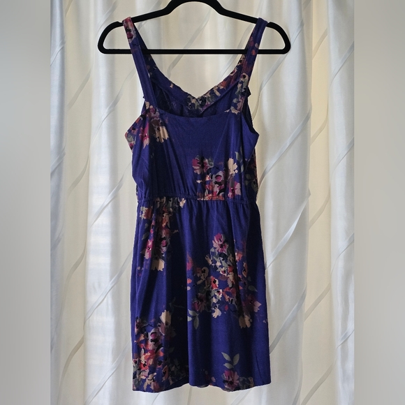 Express dress - Picture 2 of 3